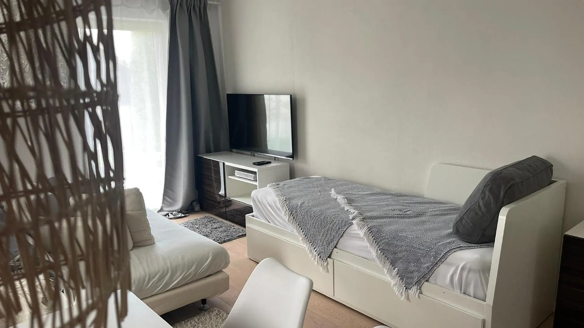80Qm Appartement, 3 Schlaf-Zimmer, Integrierter Kueche Und Bad, 2Min Von A8, Garten Mit Sitzgruppe, Ruhig Und Modern Irschenberg Germany